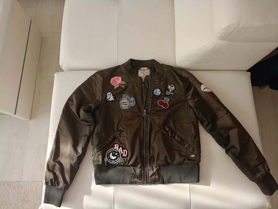 Vând geaca sport Pull&Bear, produs de calitate superioara mărimea S.