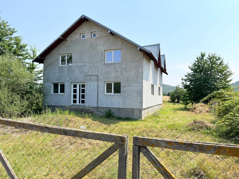 Vand casa 180 mp cu 2 terenuri de 5500 mp