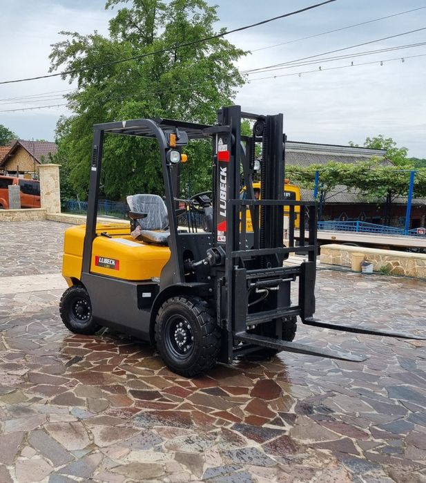 Motostivuitor Lubeck L-251 2.5 tone ridicare NOU  Garantie 2 ani