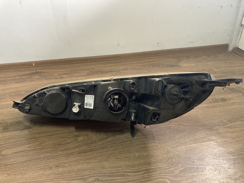 Десен фар за Peugeot 407 / Пежо 407 2005г