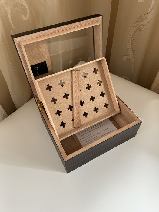 Луксозен хумидор от кедрово дърво с хигрометър – нов, 55 пури