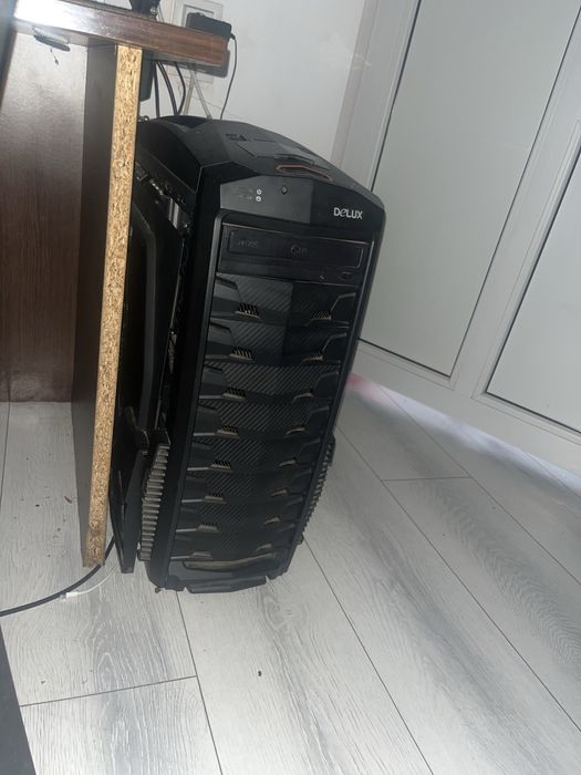 Vand pc cu i5 7500 NU TRIMIT!!