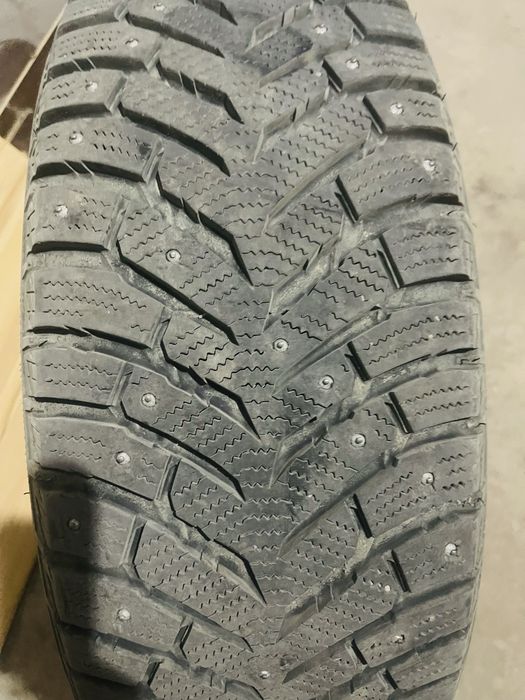 Продам зимние баллоны шипованные