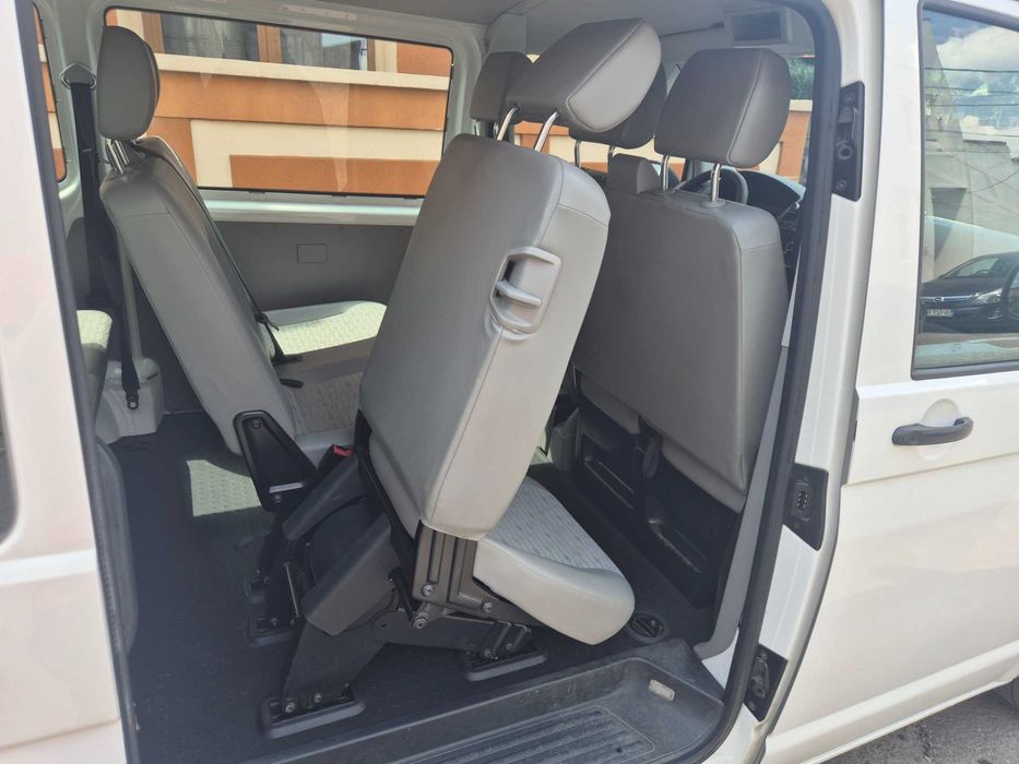 Volkswagen Transporter T5, 8+1 locuri, an 2013, 2 litri, diesel, Euro 5