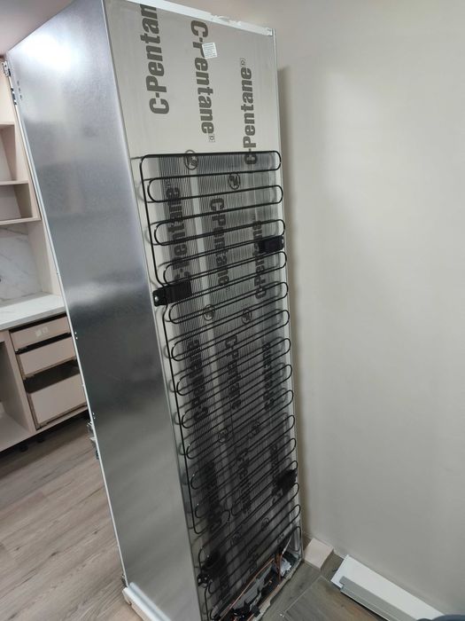 Bosch KIN96VFD0 – combină frigorifică incorporabilă, NOUĂ