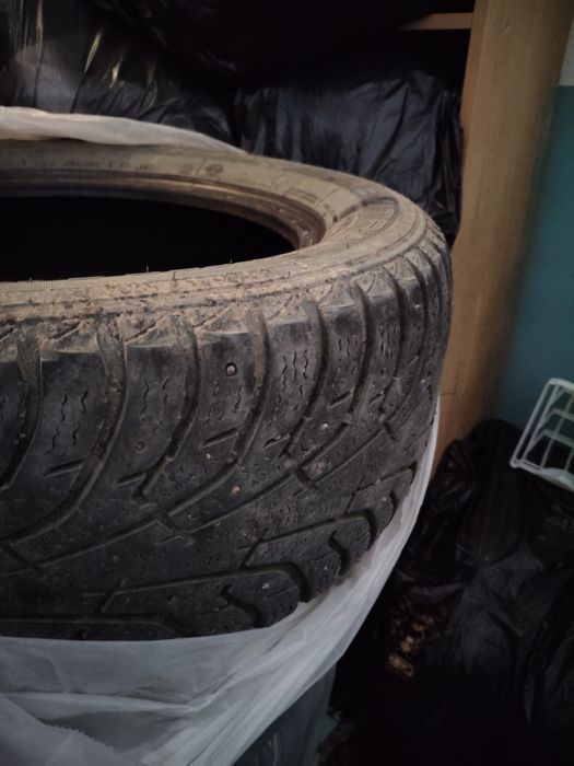 Продам Maxxis зимнию резину