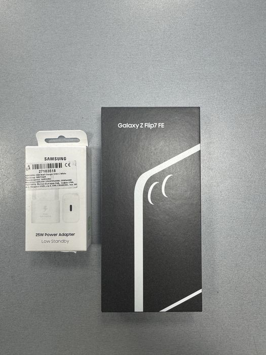 Samsung Galaxy Z Flip7 FE  256GB Black