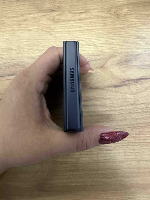 Като нов samsung galaxy z flip 7