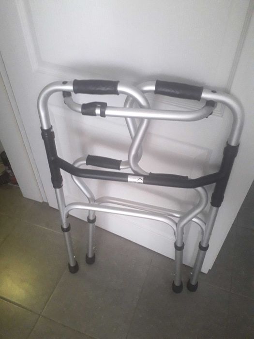 Проходилка и тоалетен стол