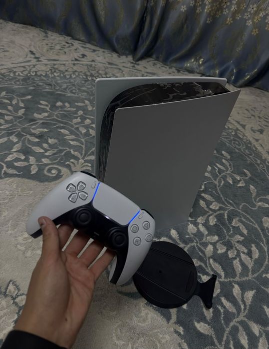Продам Playstation 5
В комплекка 
Без игр