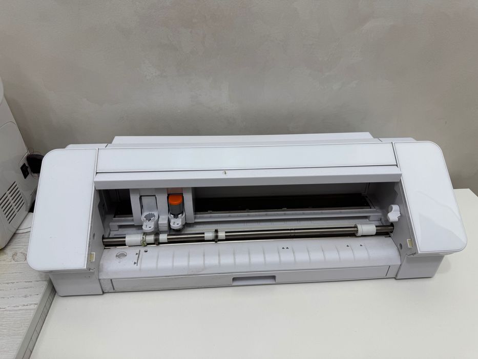 Плоттер cameo 4 в идеальном состоянии