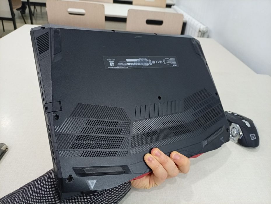 Acer i5 NITRO 5 Gaming. 16gb/750gb SSD. Holat ideal qirilgan joyi yoq