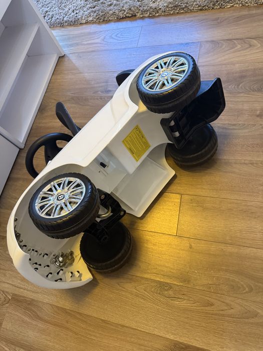 Детска кола BENTLEY бяла