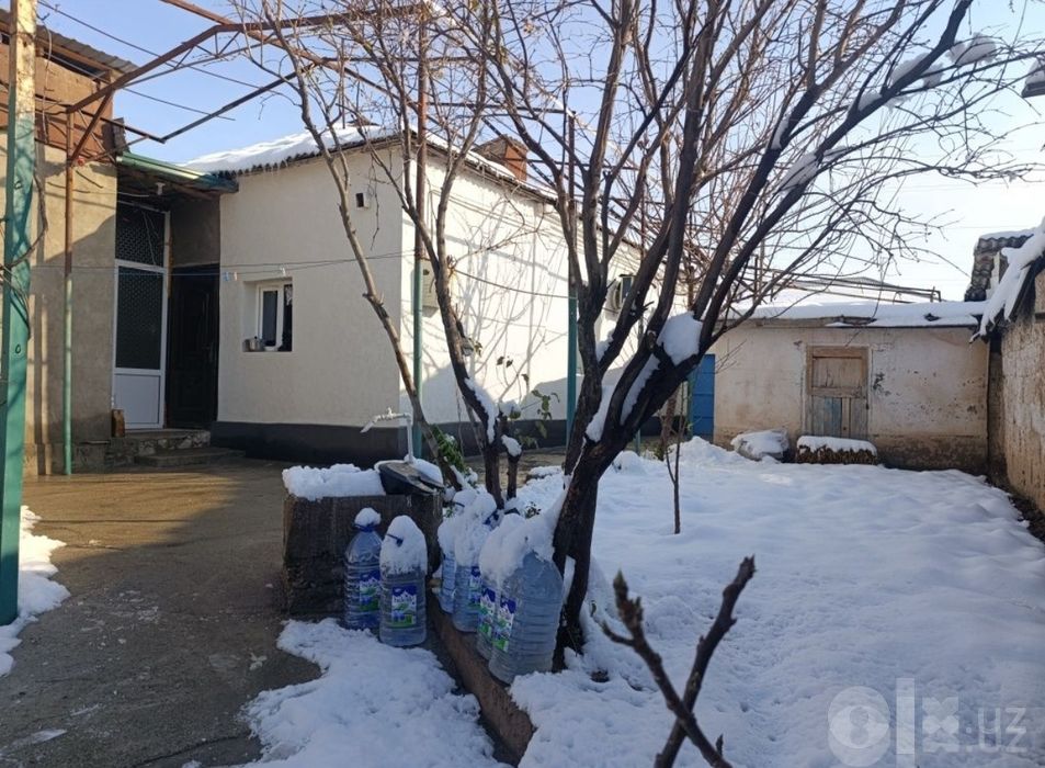 Продаю дом 1 азотчик изюми 4 сотык