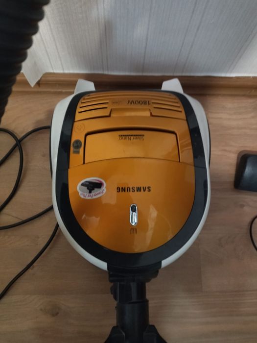 Пылесос в рабочем сост