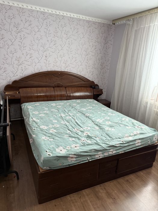 Продам спальный гарнитур