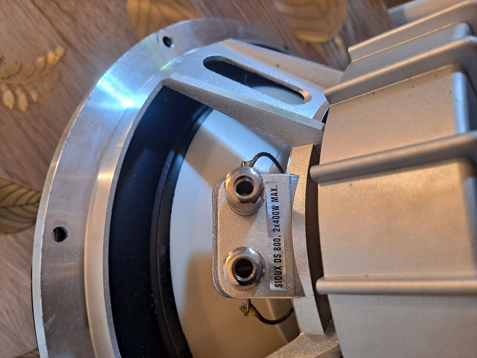 2 Difuzoare noi nefolosite  auto Sioux DS 800 de 400W.