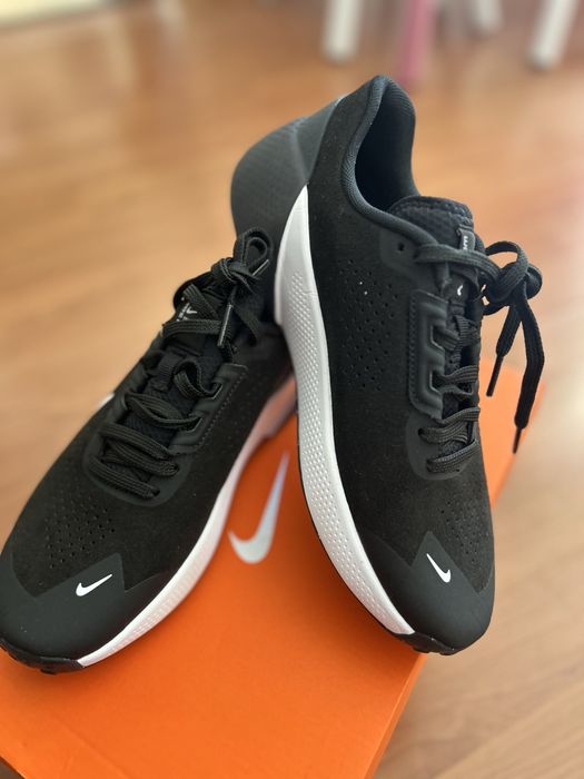 Чисто нови Маратонки Nike