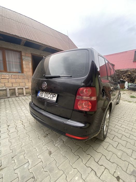 VOLKSWAGEN Touran 2010 — imagine 3