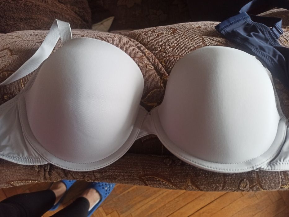 Сутиени 2 броя за 6 евро