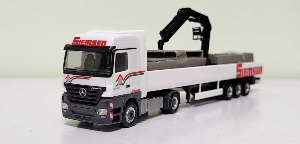 masinuta macheta Herpa camion cu macara si incarcatura scara 1:87  H0