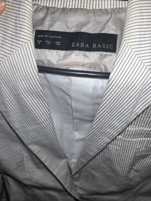 Продавам много красив костюм на Зара