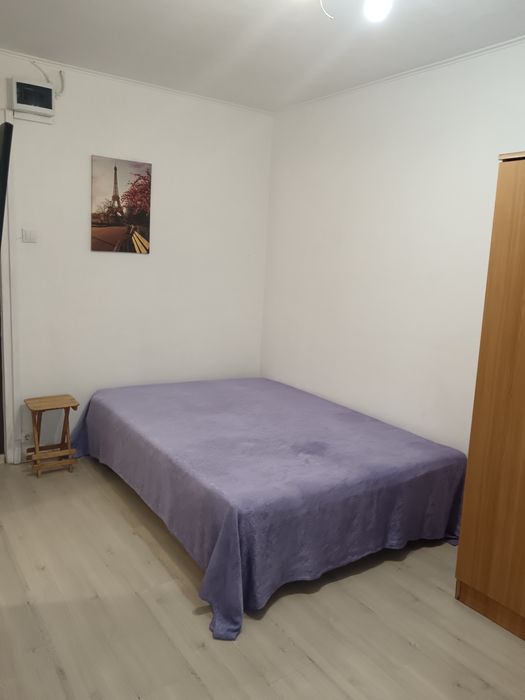 Închiriez garsoniera