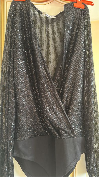 Блузка блестящая