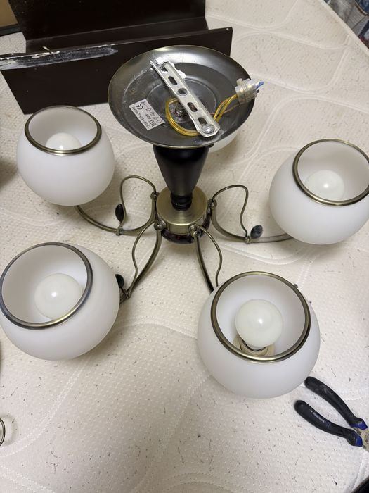 Люстры, вытяжка б/у