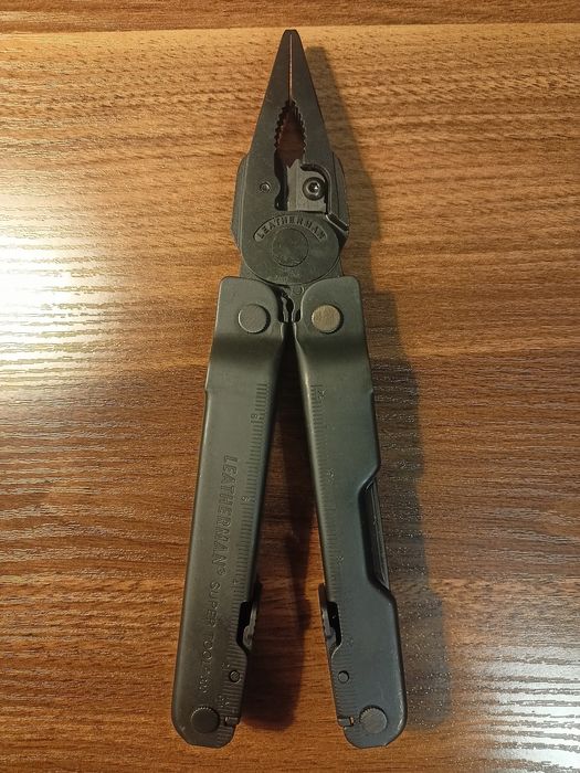 Мультитул Leatherman Supertool 300.