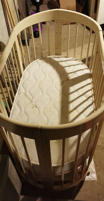 Овальный манеж для ребёнка