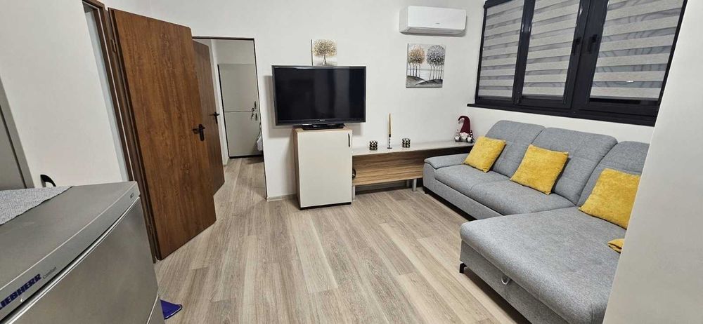 Дава се под наем Тристаен апартамент в Бургас, Център - 90 кв.м за 1100 € - Снимка #5