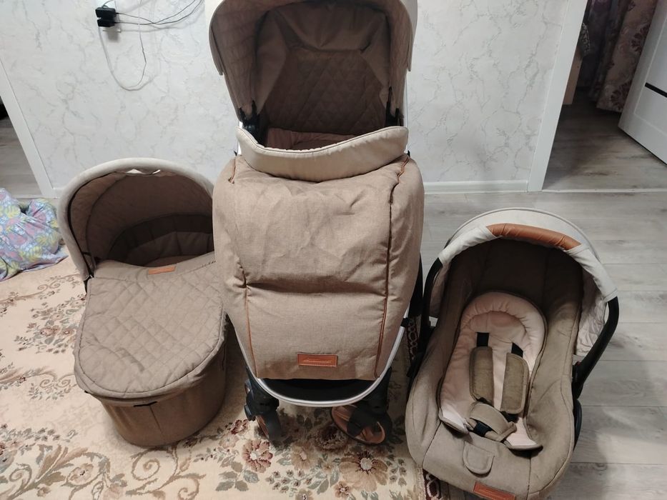 Продам коляску 3 в 1 в идеальном состояний