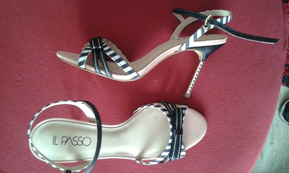 Rochii ocazie,rochii bavareze si haine india,sandale noi