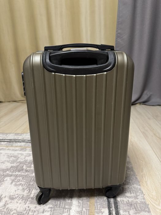 Чемодан для ручной клади