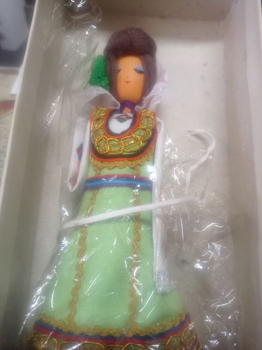 Стара кукла чисто нова