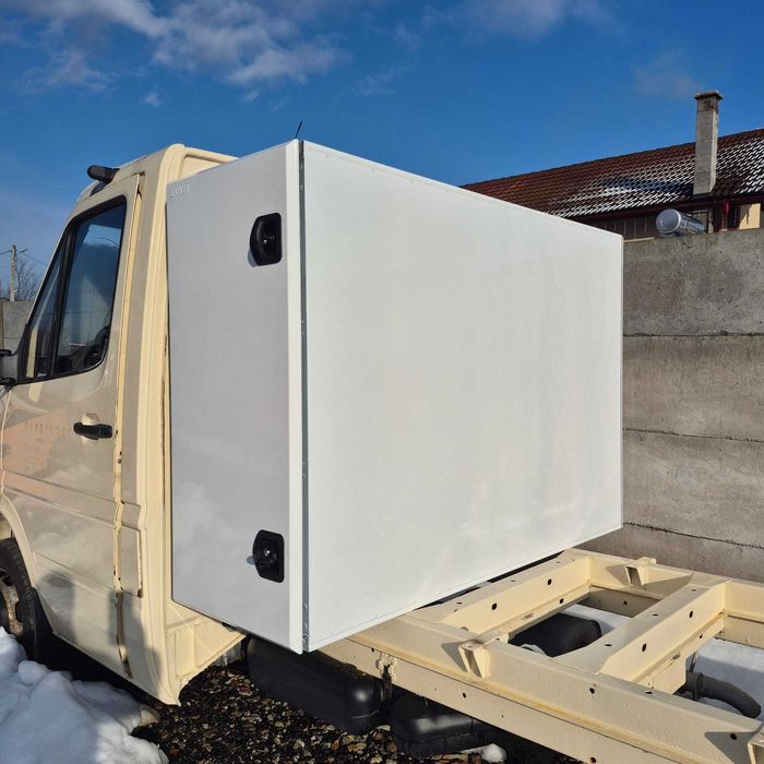 Cutie de plastic  cutie metalica