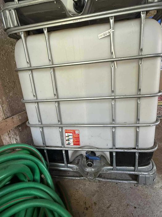 Продавам бидона по 1 тон