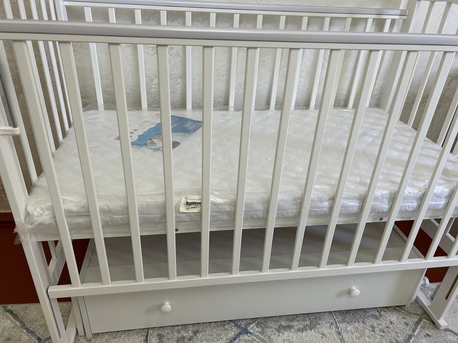 Ұсталмаған, жап-жаңа манеж төсегімен