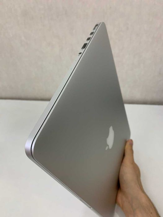 MacBook Pro 13 (Early 2015) / i5 / 8GB / 2k Retina