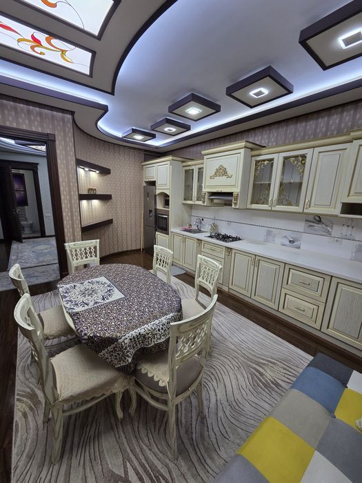 Арендага куйилади 3 хона 1 кухния 2 санузел  1-этаж