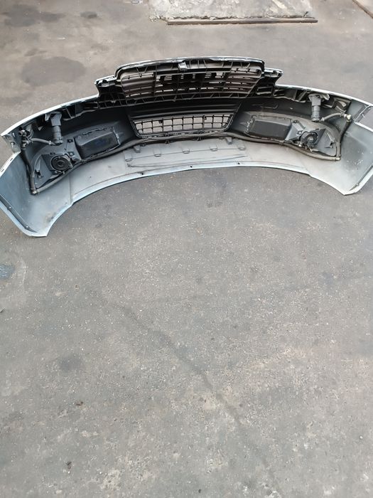 Передний бампер на Audi A6C6
