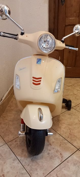 Scooter electric Piaggio Vespa copii
