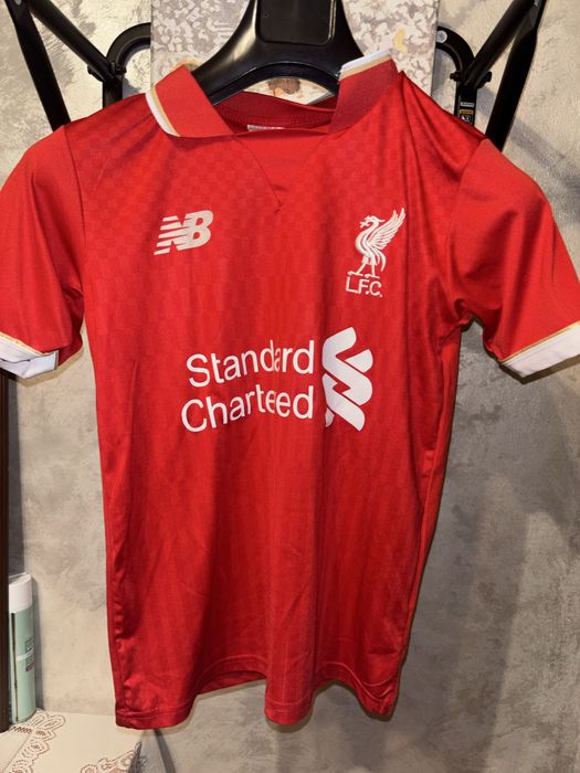 Vand tricou de fotbal cu Liverpool