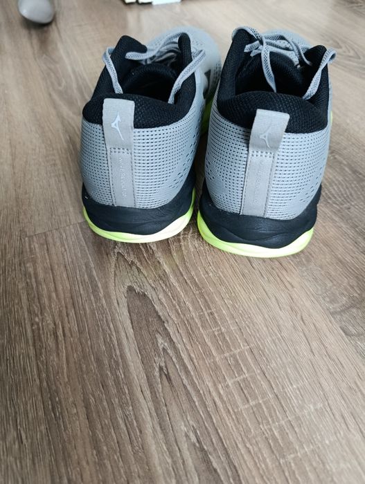 Маратонки Mizuno Wave Revolt 2