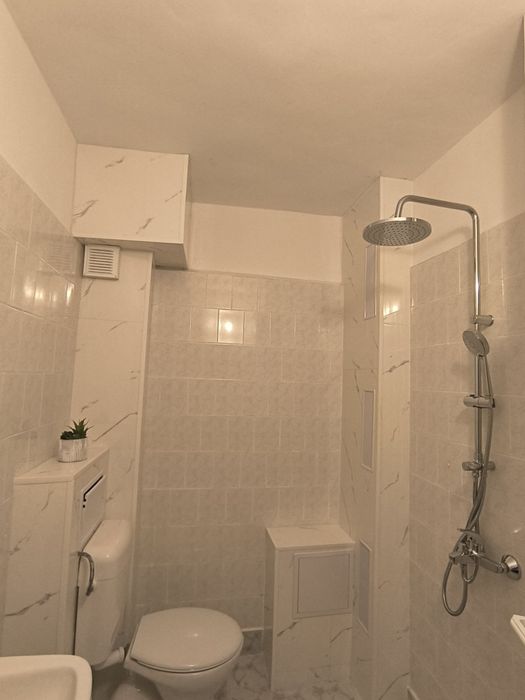 Дава се под наем Двустаен апартамент в Плевен, Идеален център - 75 кв.м за 550 € - Снимка #2