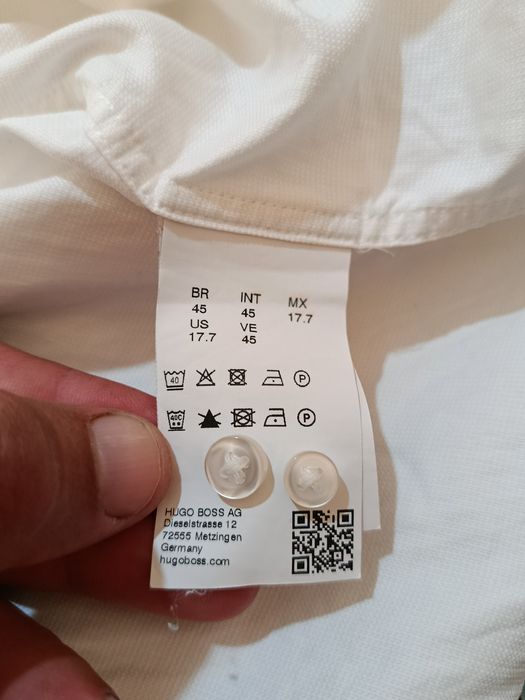 Рубашка бренда HUGO BOSS.