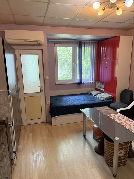 Дава се под наем Едностаен апартамент в Пловдив, Център - 30 кв.м за 350 € - Снимка #1