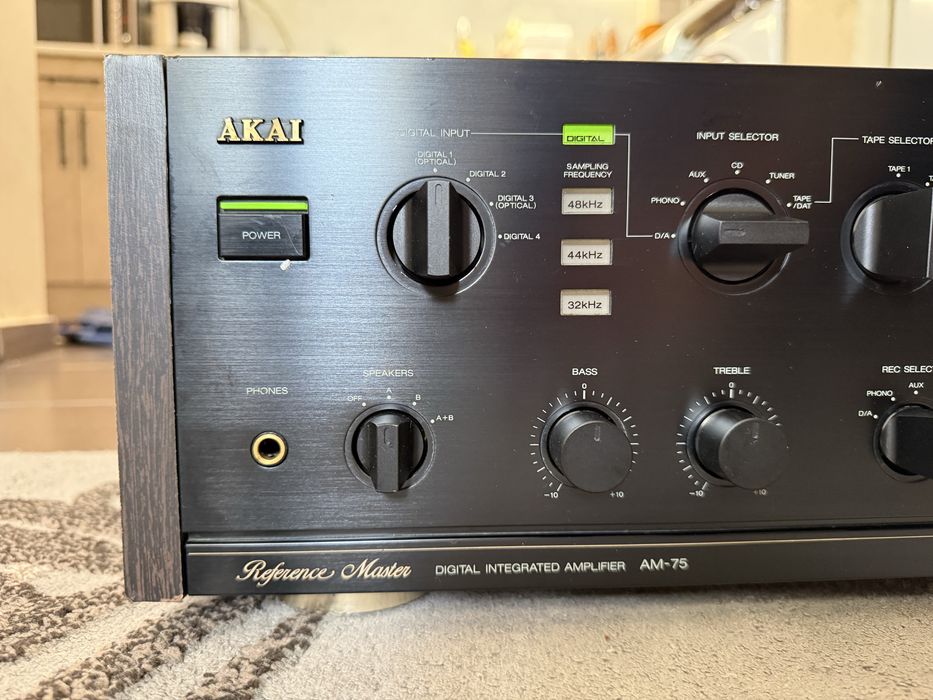 Akai AM-75 Качествен стерео усивлател DAC