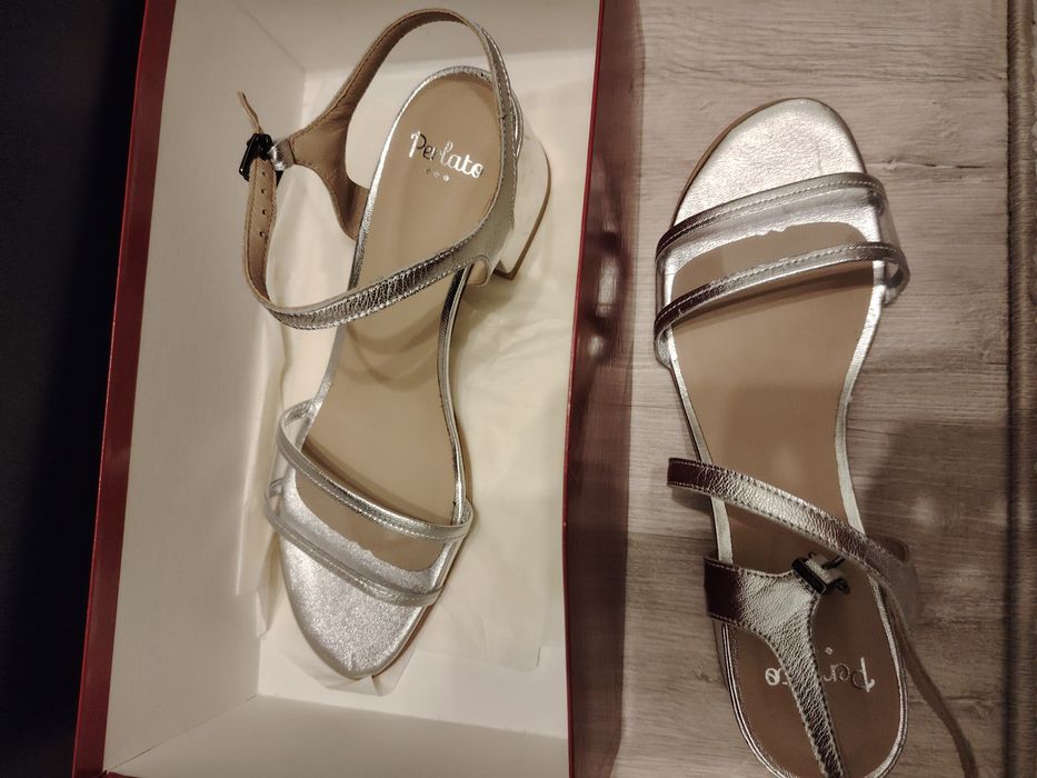 Сребристи сандали